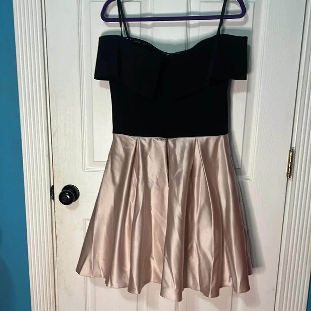 Betsy & Adam cocktail dress size 12. Black top with rose gold bottom - Picture 2 of 7
